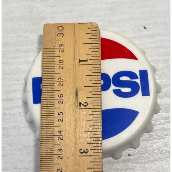Vintage Pepsi Bottle Cap Shaped Magnet White With Red & Blue Logo Plastic 3" - Picture 2 of 4